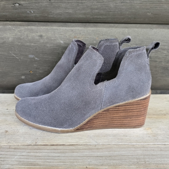 Toms Kallie Gray Suede, Boho-chic Cut-out, Stacked Wedge Comfort Bootie WMS 9W - Picture 4 of 16